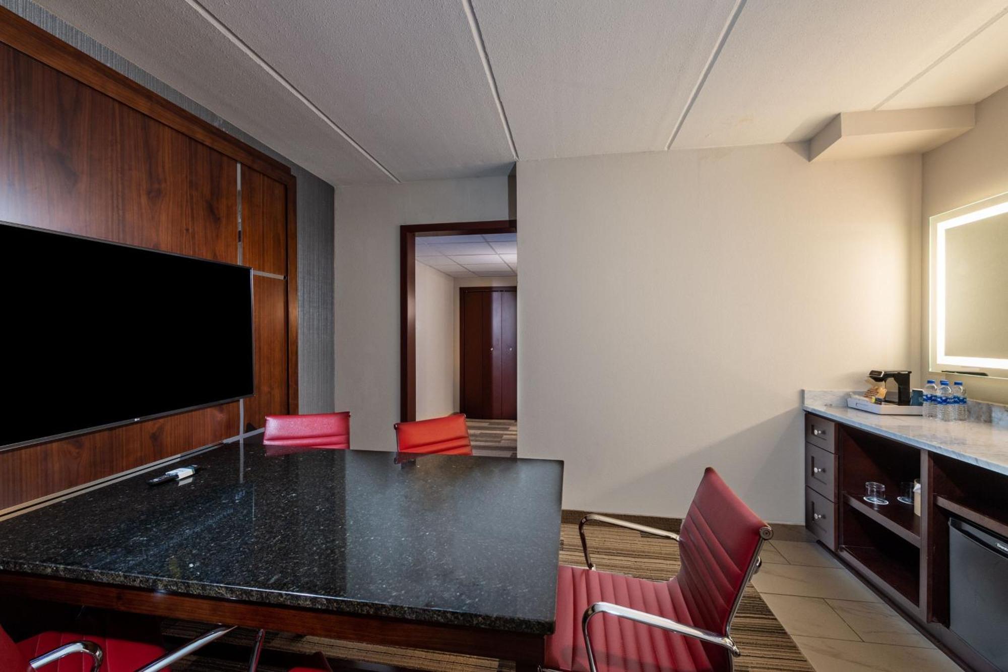 Four Points By Sheraton Atlanta Airport West College Park Екстериор снимка